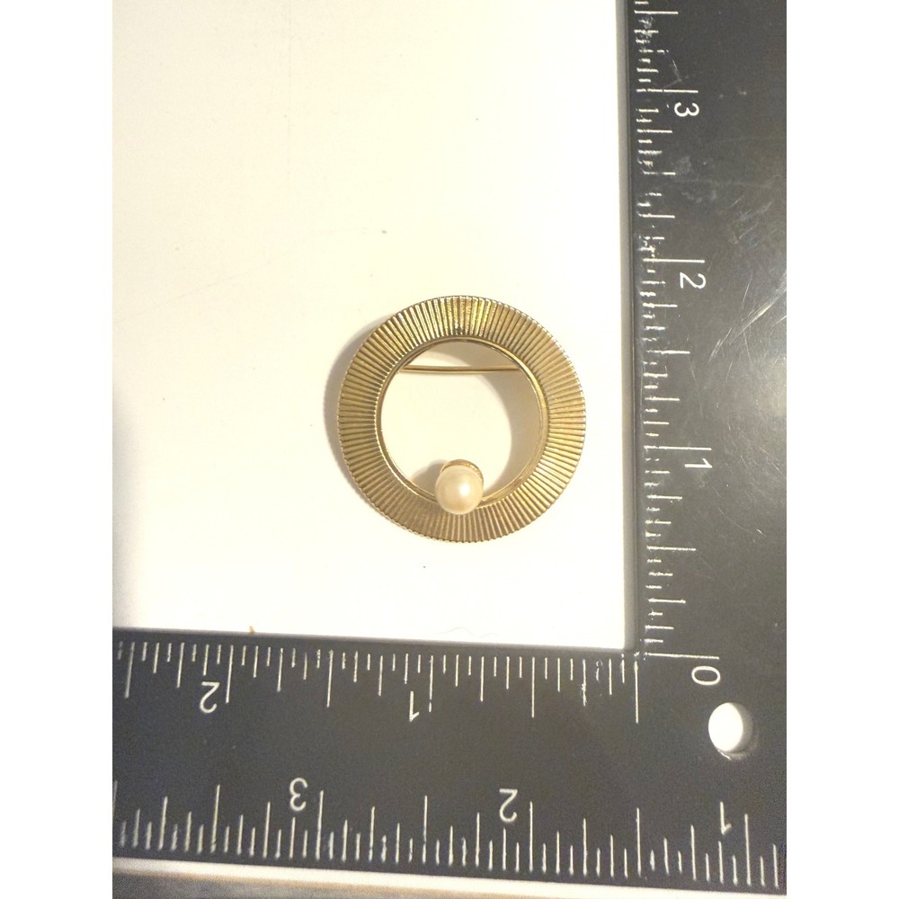 Vintage Gold Tone Textured Circle‎ Brooch with Faux Pearl Accent Sunburst Pin